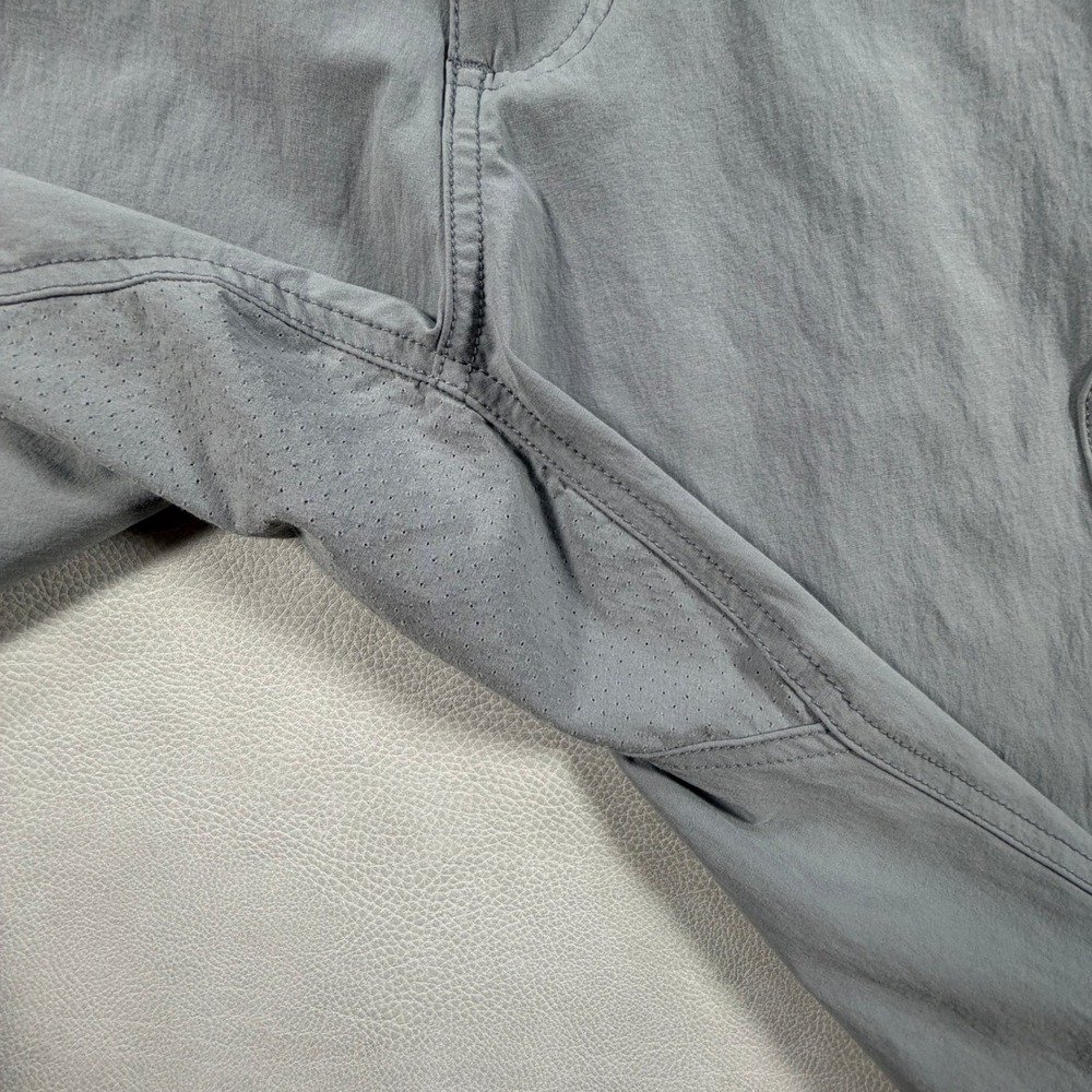 Huk Waypoint Mens Large Fishing Cargo Shorts Gray Recycled Blend Stretch Size 36 - Picture 10 of 14